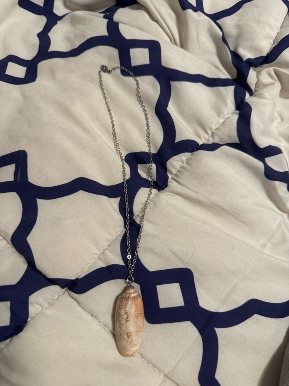 Sea Shell Pendant Necklace in Natural Beige - Women Jewelry
